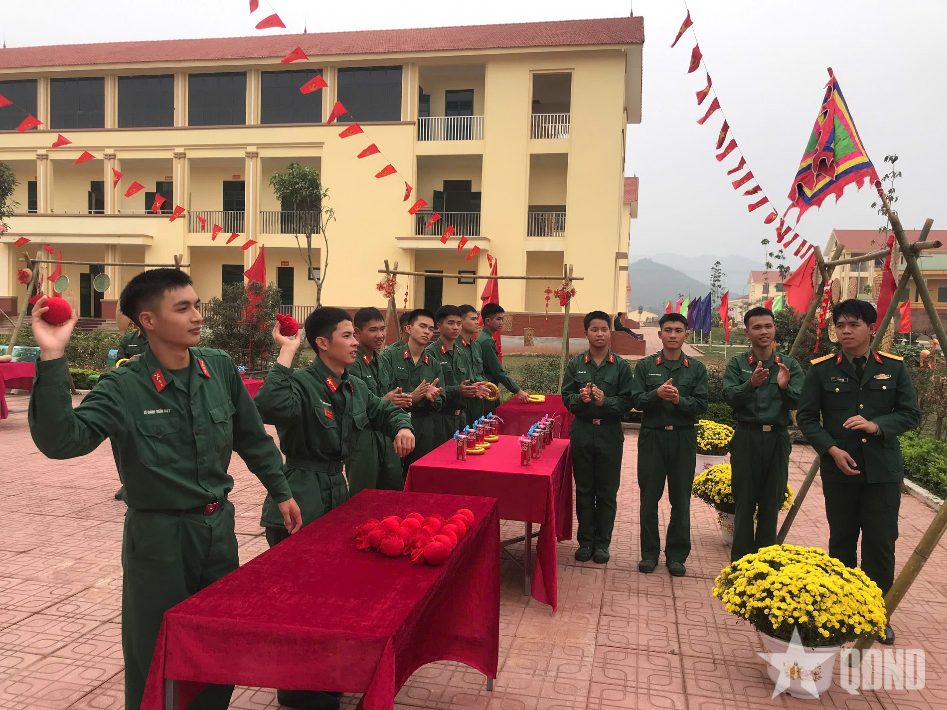 Trung đoàn 165: Vui xuân, đón Tết nhưng không lơi là nhiệm vụ